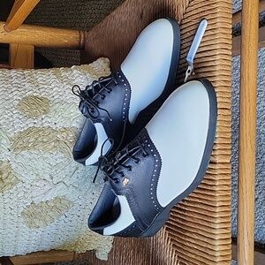 Mizuno vintage metal spike golf shoes, size 9